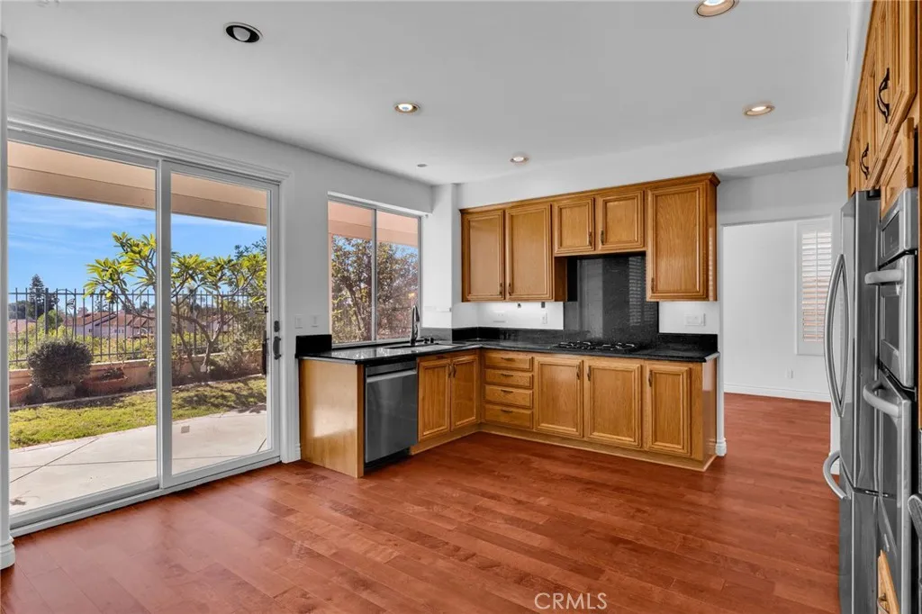 Additional image 18 of 32 Salinas, Lake Forest, CA 92610