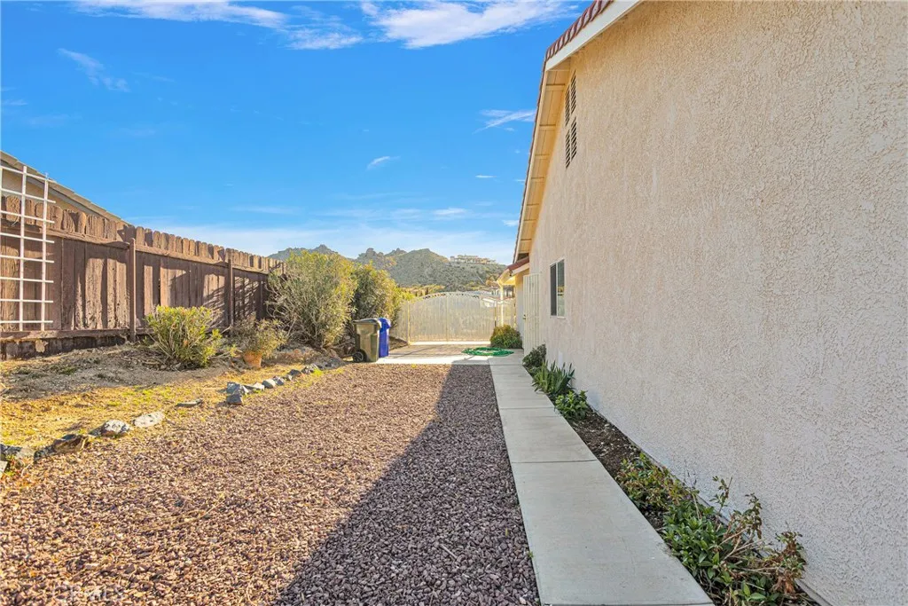 Additional image 46 of 16620 Iwa Rd, Apple Valley, CA 92307