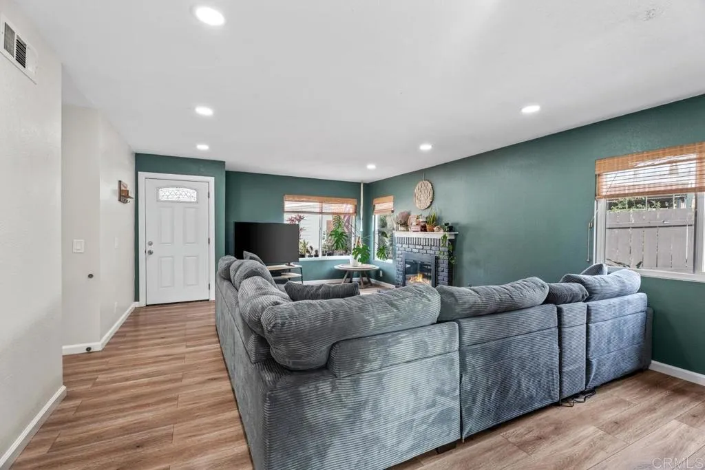 Additional image 42 of 215 Henrietta Ct, San Diego, CA 92114