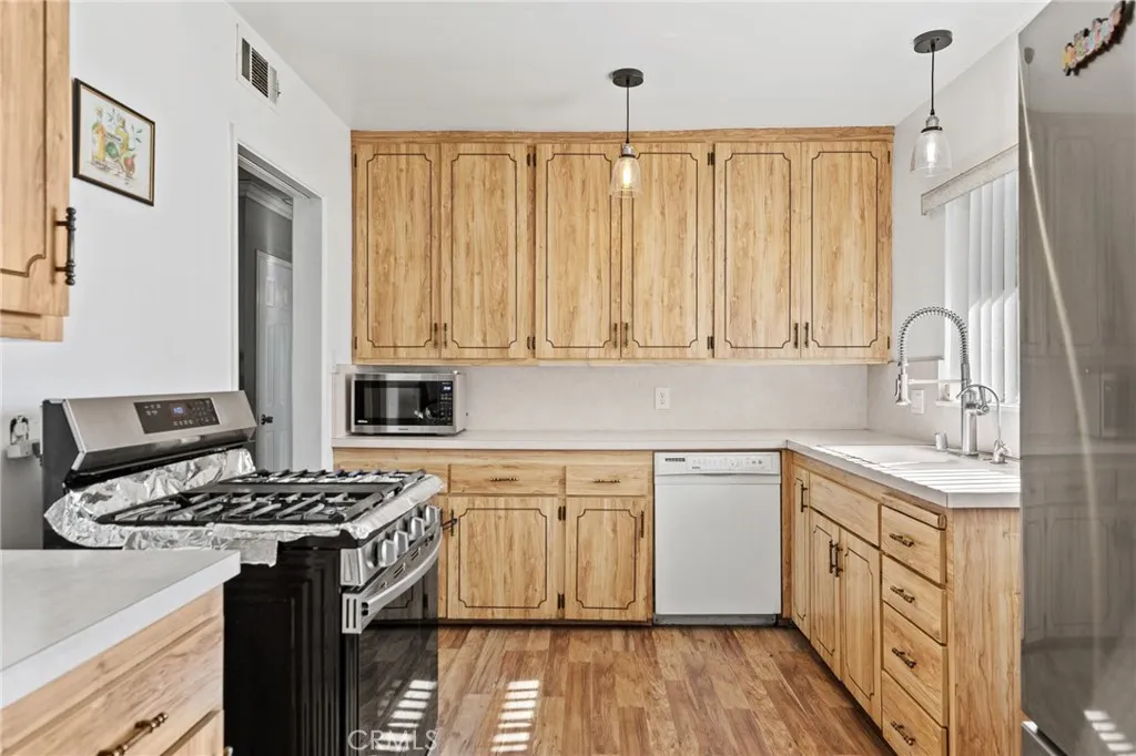 Additional image 38 of 340 E Shamrock St, Rialto, CA 92376