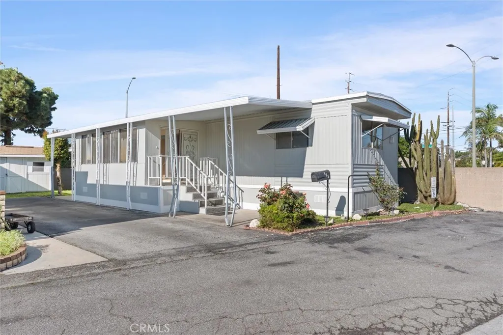 Additional image 3 of 1502 E Carson Street Unit 105, Carson, CA 90745