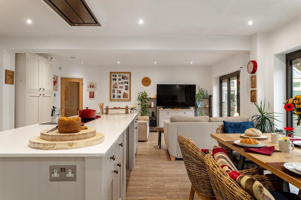 Additional image 9 of Bucknalls Drive, Bricket Wood, AL2