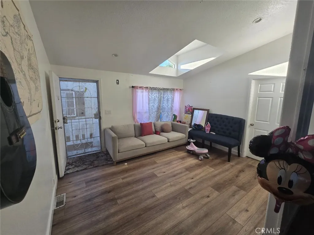 Additional image 4 of 2191 Harbor Boulevard Unit 27, Costa Mesa, CA 92627