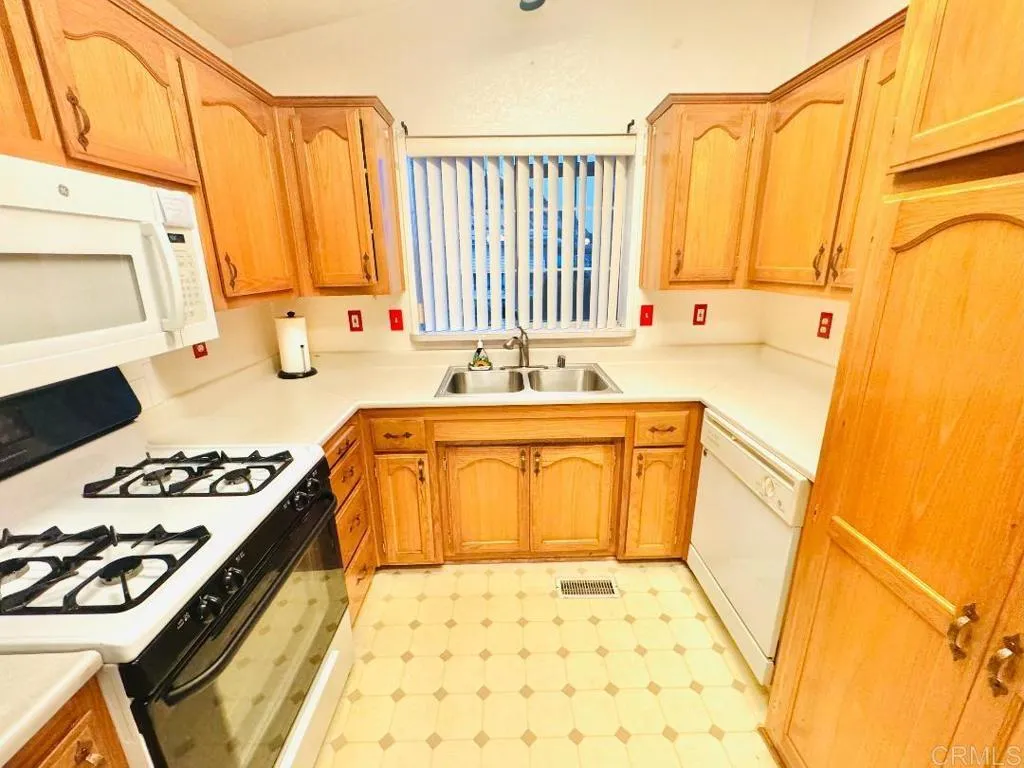 Additional image 41 of 3129 Calle Abajo Unit 105, San Diego, CA 92139