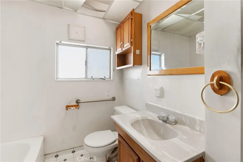 Additional image 23 of 18928 Victory Boulevard, Tarzana, CA 91335