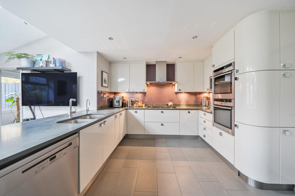 Additional image 11 of Park Rise, Harpenden, AL5