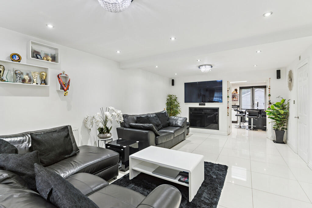 Additional image 20 of Howlands, Welwyn Garden City