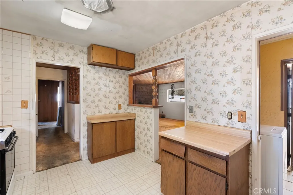 Additional image 15 of 18928 Victory Boulevard, Tarzana, CA 91335