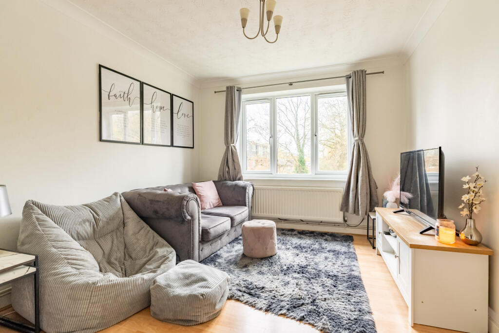 Additional image 2 of The Acorns, Wynchlands Crescent, St. Albans, Hertfordshire, AL4