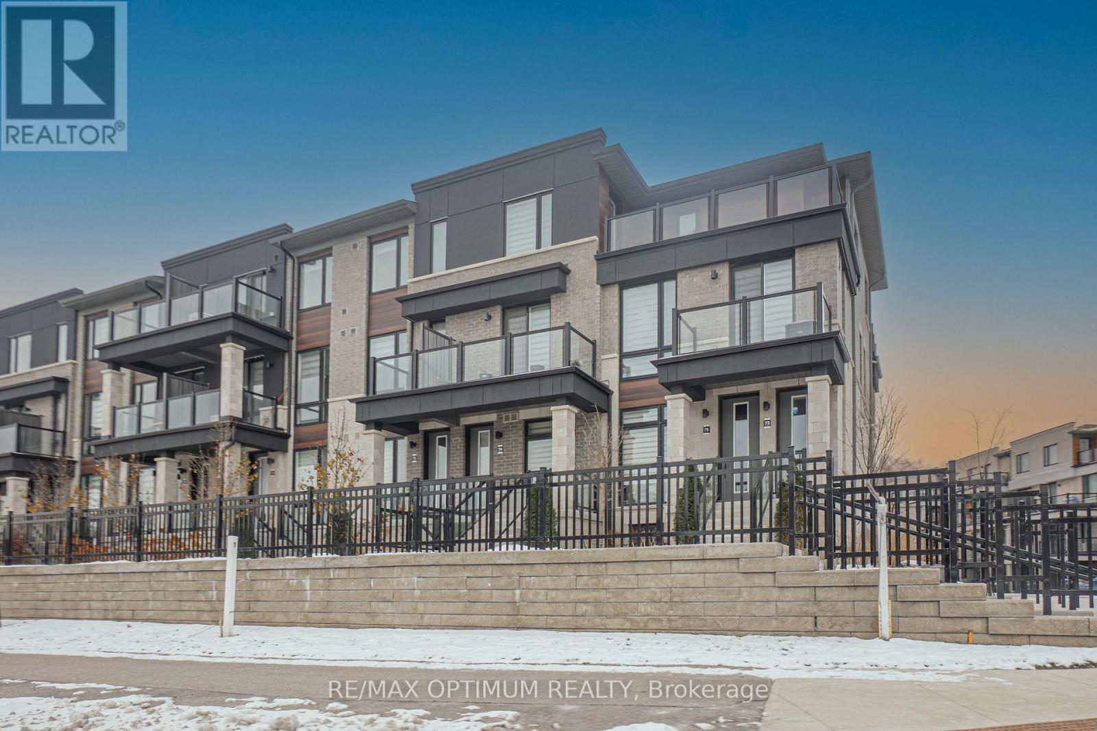 Property image for 72 - 80 KNOTSBERRY CIRCLE|Brampton (Bram West), Ontario L6Y6G1
