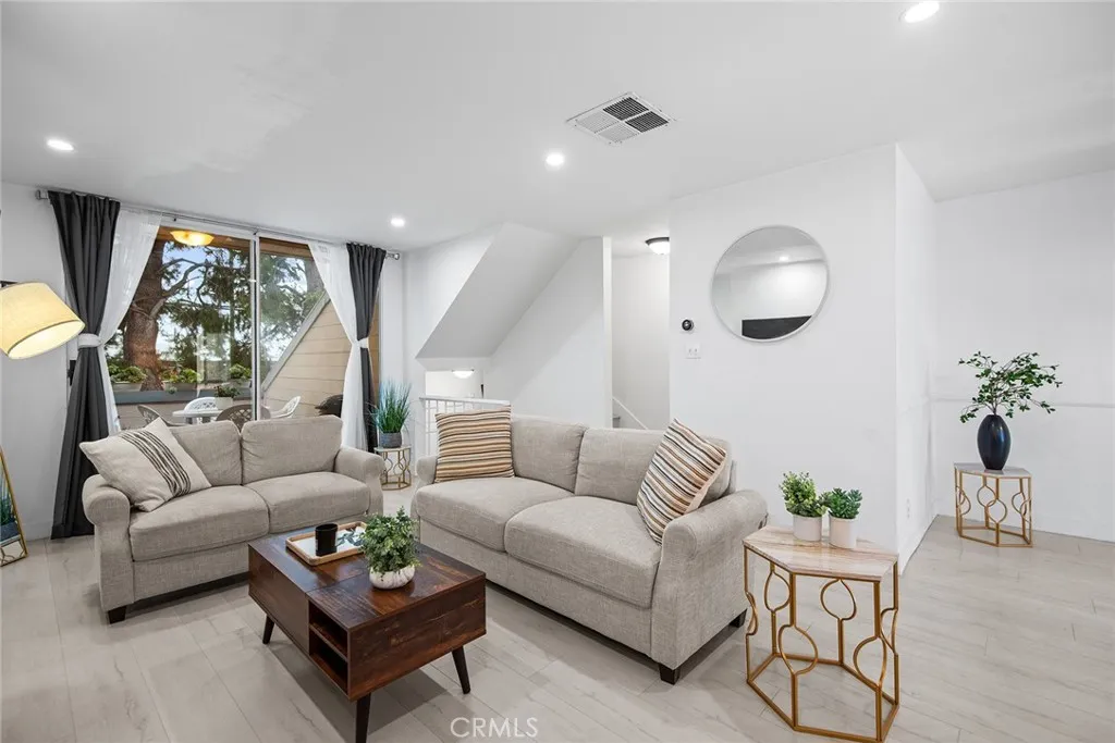 Additional image 27 of 9901 Independence Avenue Unit D, Chatsworth, CA 91311