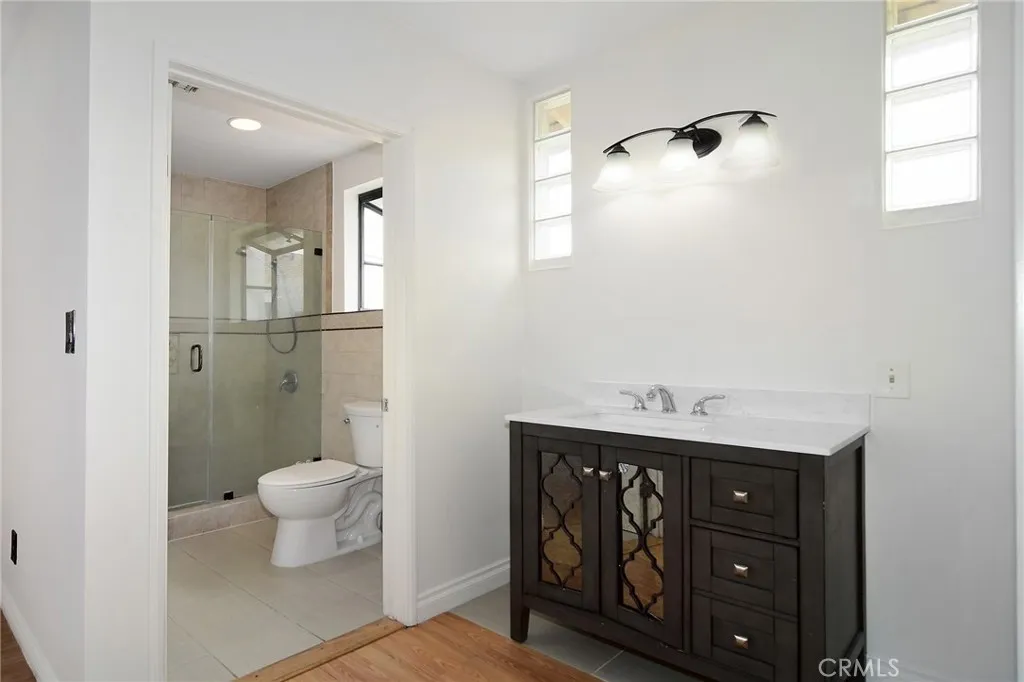 Additional image 19 of 19324 Victory Boulevard, Reseda, CA 91335