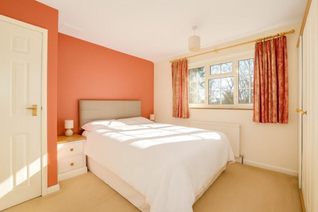 Additional image 10 of How Wood, Park Street, St. Albans