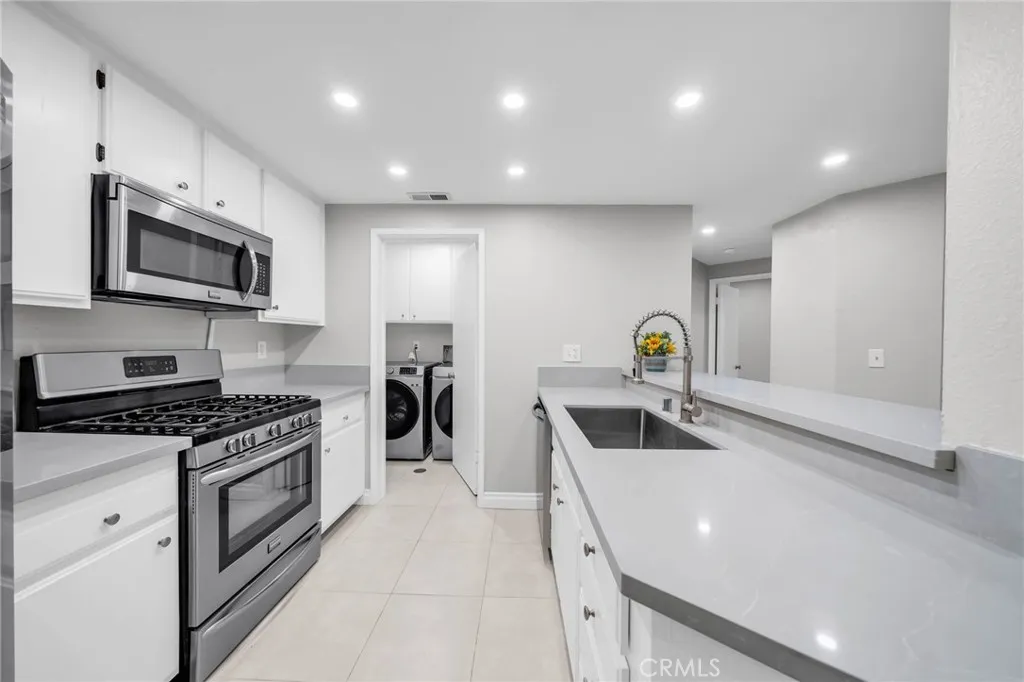 Additional image 11 of 2559 Plaza Del Amo Unit 215, Torrance, CA 90503