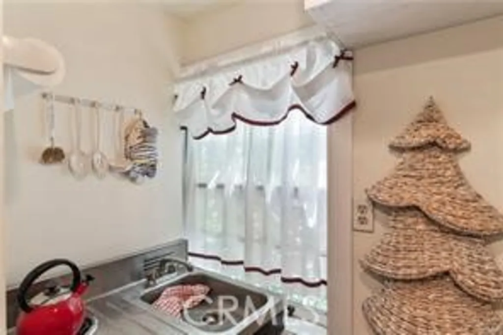 Additional image 29 of 28810 Cedar Dr, Lake Arrowhead, CA 92352