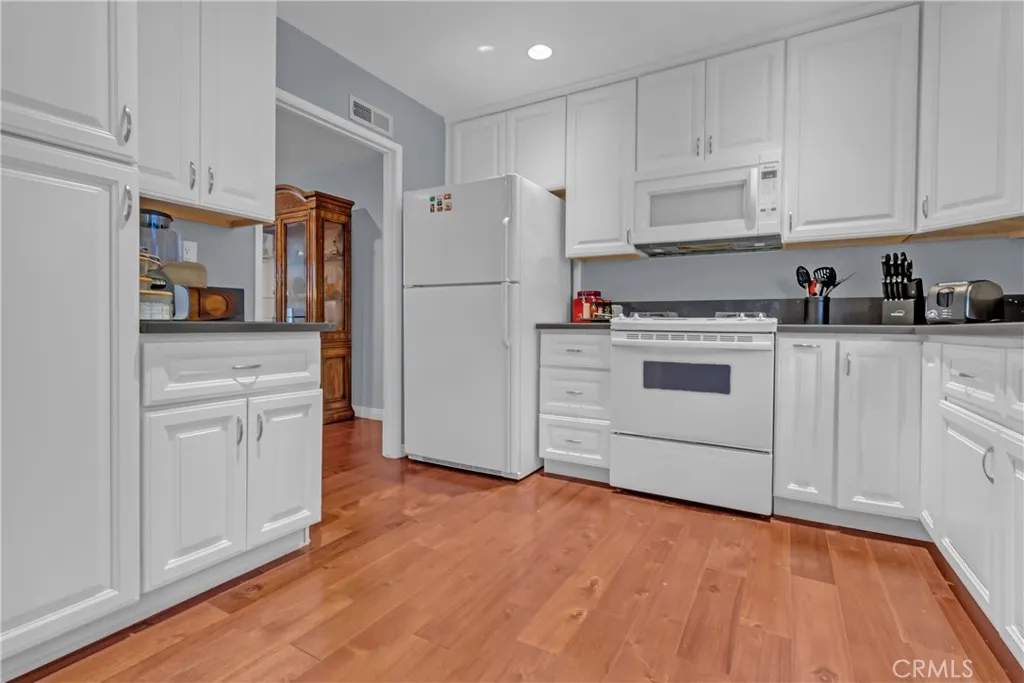 Additional image 8 of 12334 Chandler Blvd Unit C, Valley Village, CA 91607