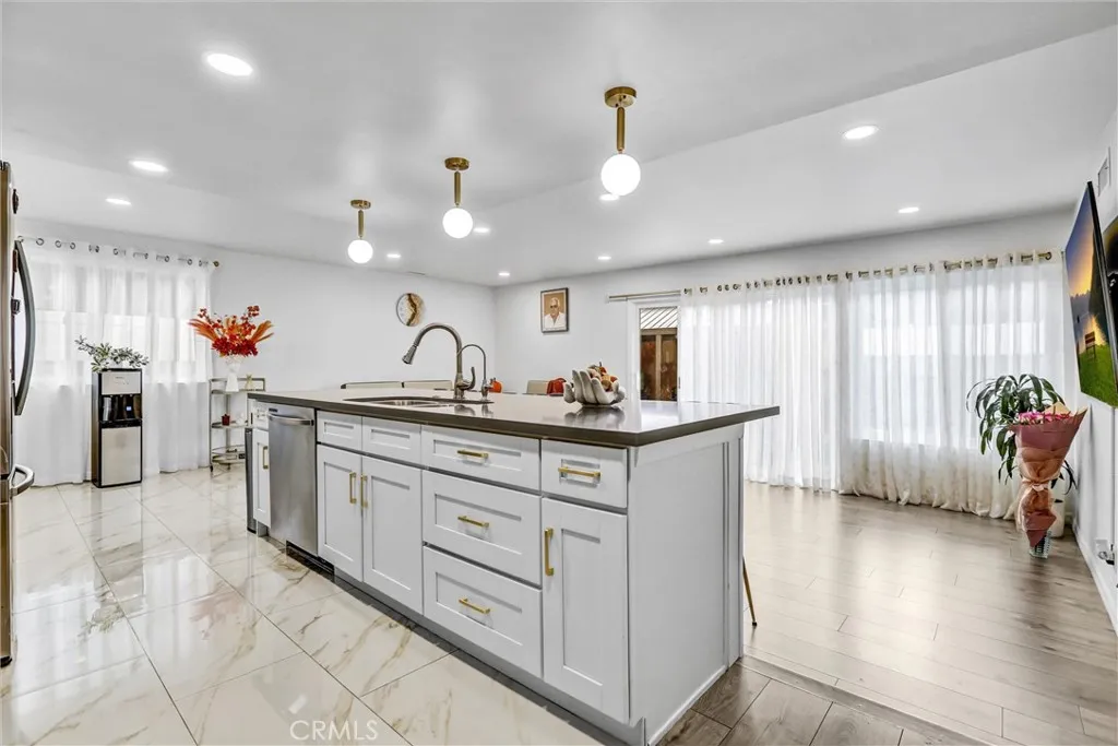 Additional image 30 of 28947 Lotusgarden Dr, Canyon Country, CA 91387