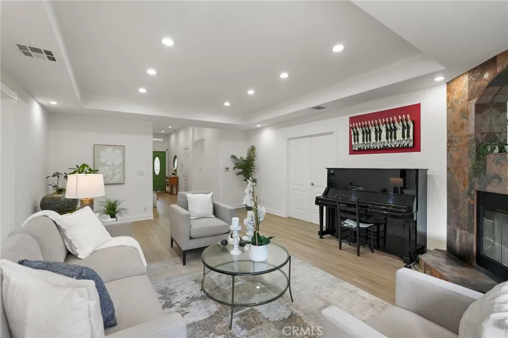 Additional image 18 of 18760 Wells, Tarzana, CA 91356