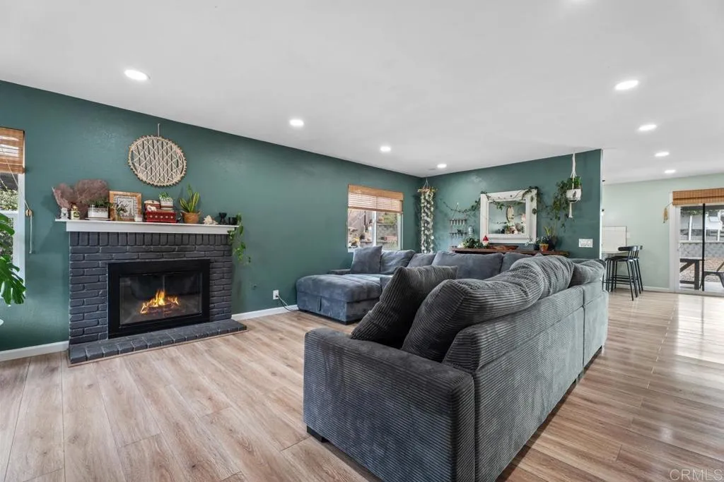 Additional image 29 of 215 Henrietta Ct, San Diego, CA 92114