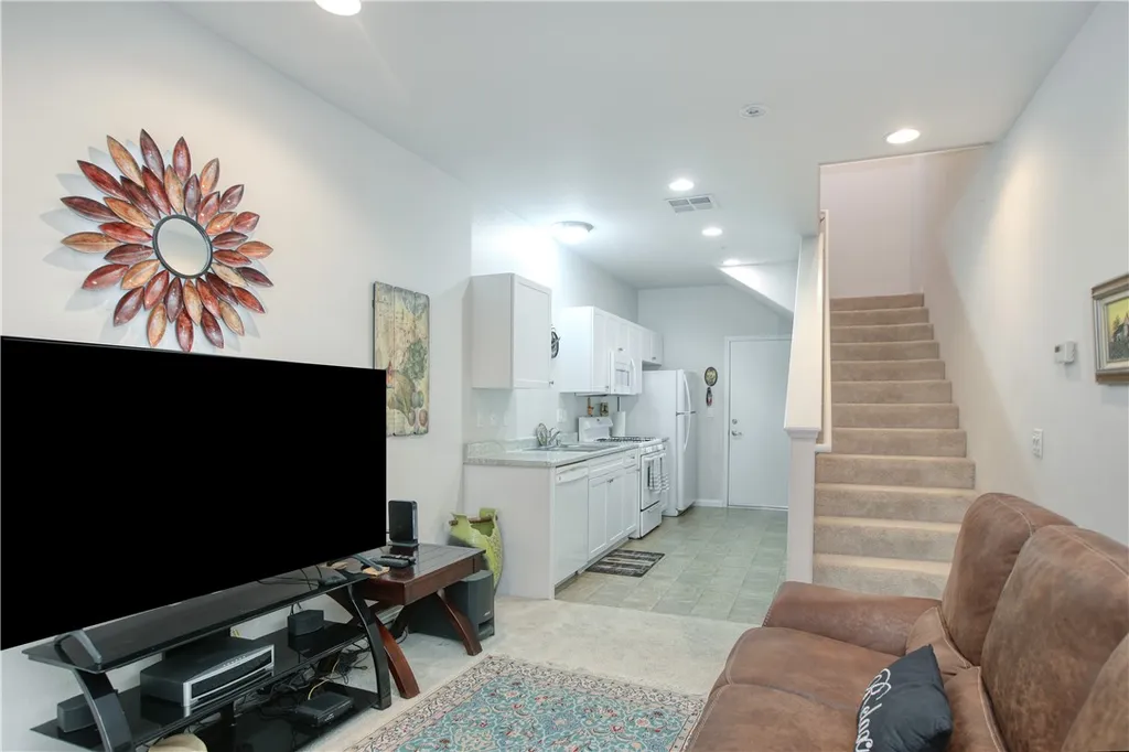 Additional image 6 of 864 Lawrence Dr, San Luis Obispo, CA 93401