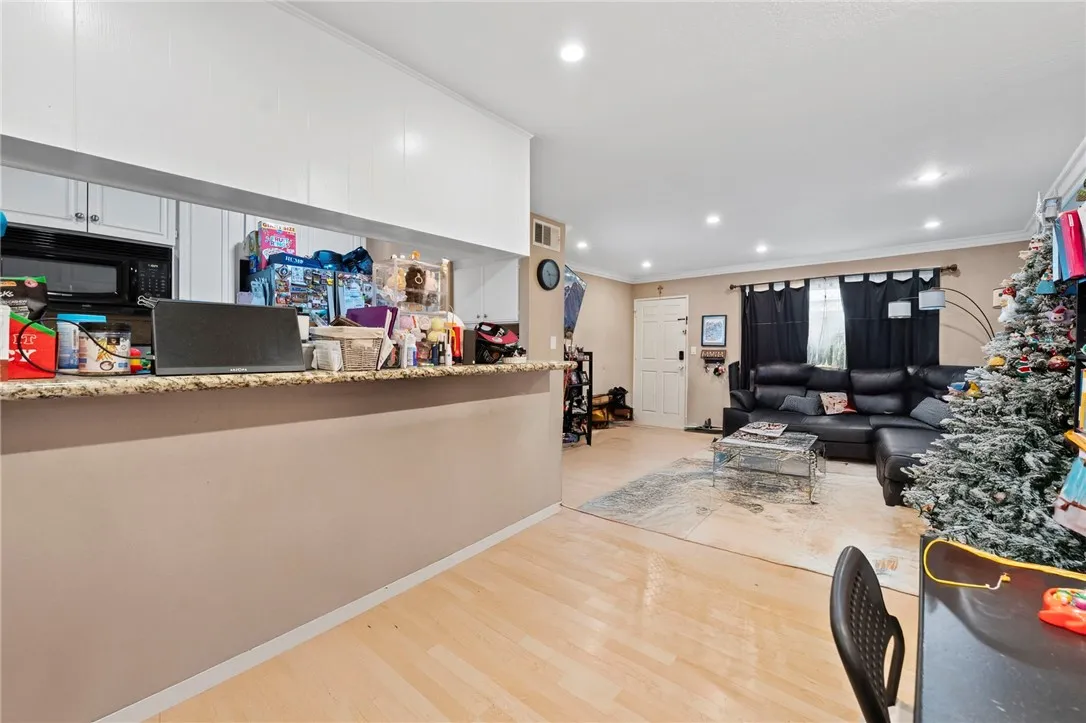 Additional image 31 of 7035 Woodley Unit 205, Van Nuys, CA 91406