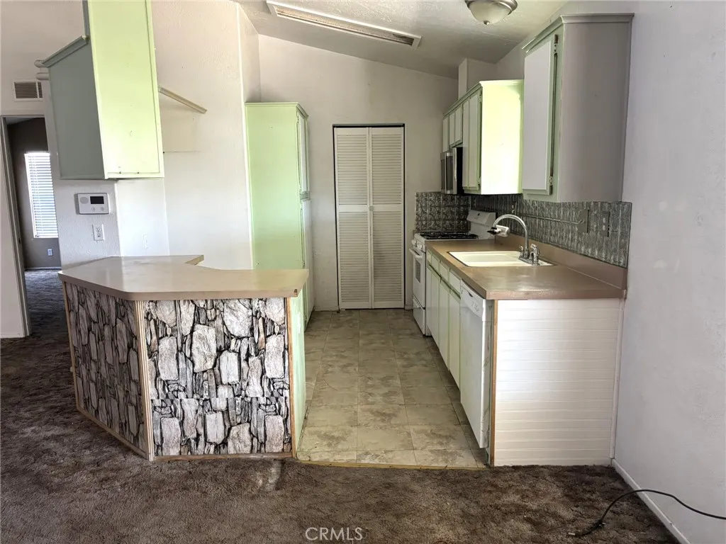 Additional image 10 of 20843 Waalew Rd Unit C4, Apple Valley, CA 92307