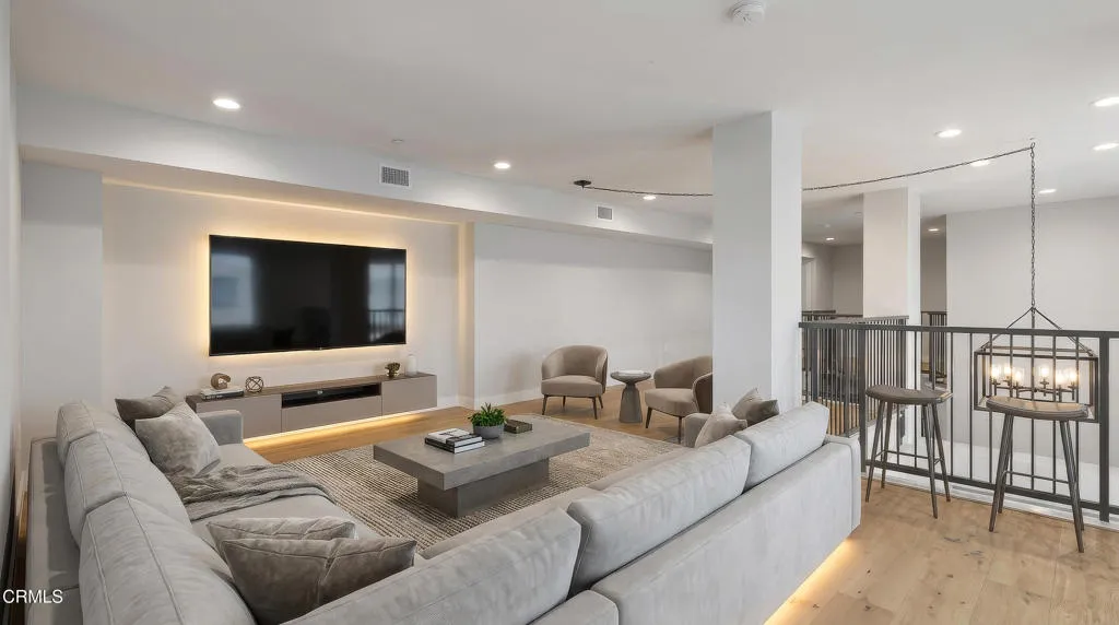 Additional image 75 of 1901 Victoria Avenue Unit 204, Oxnard, CA 93035