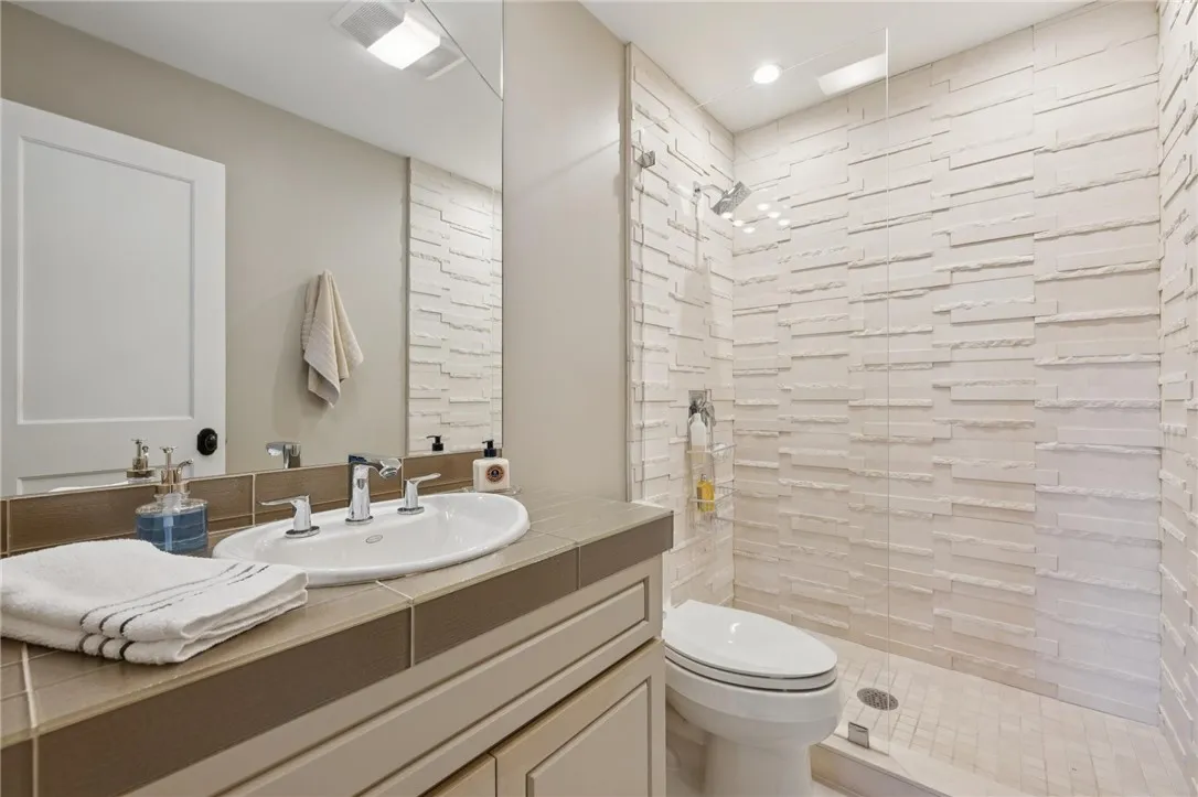 Additional image 97 of 373 Lombard St, San Francisco, CA 94133