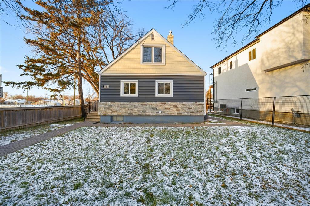 111 Blenheim Avenue|Winnipeg, Manitoba R2M0J1