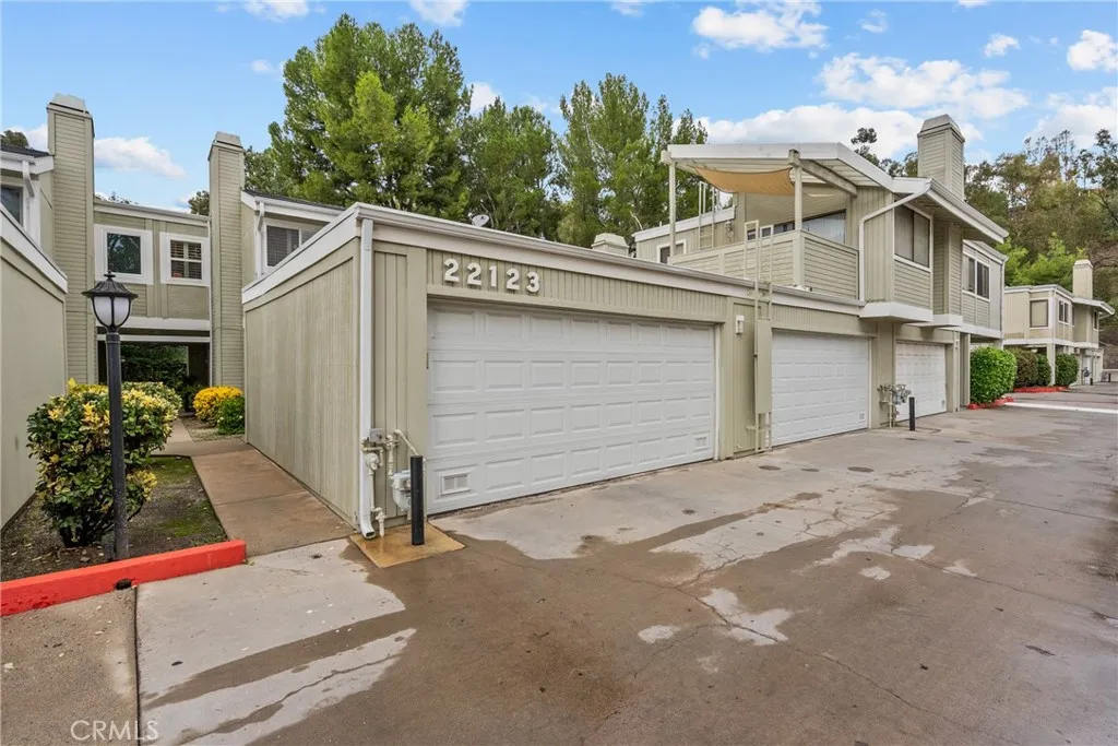 Additional image 2 of 22123 Burbank Blvd #2, Woodland Hills, CA 91367