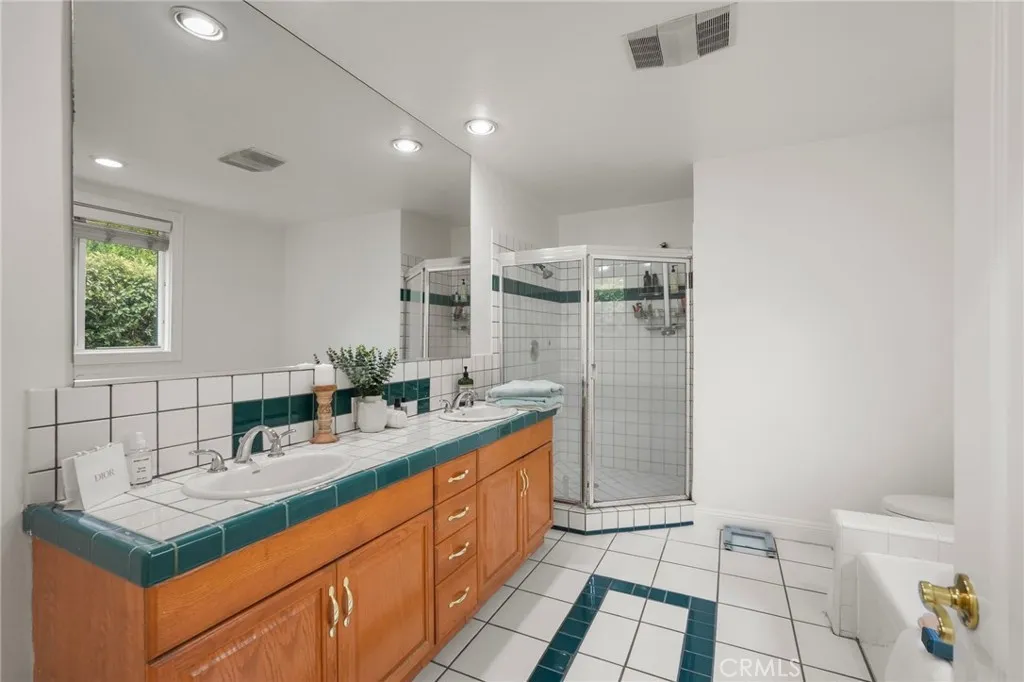 Additional image 44 of 18760 Wells, Tarzana, CA 91356