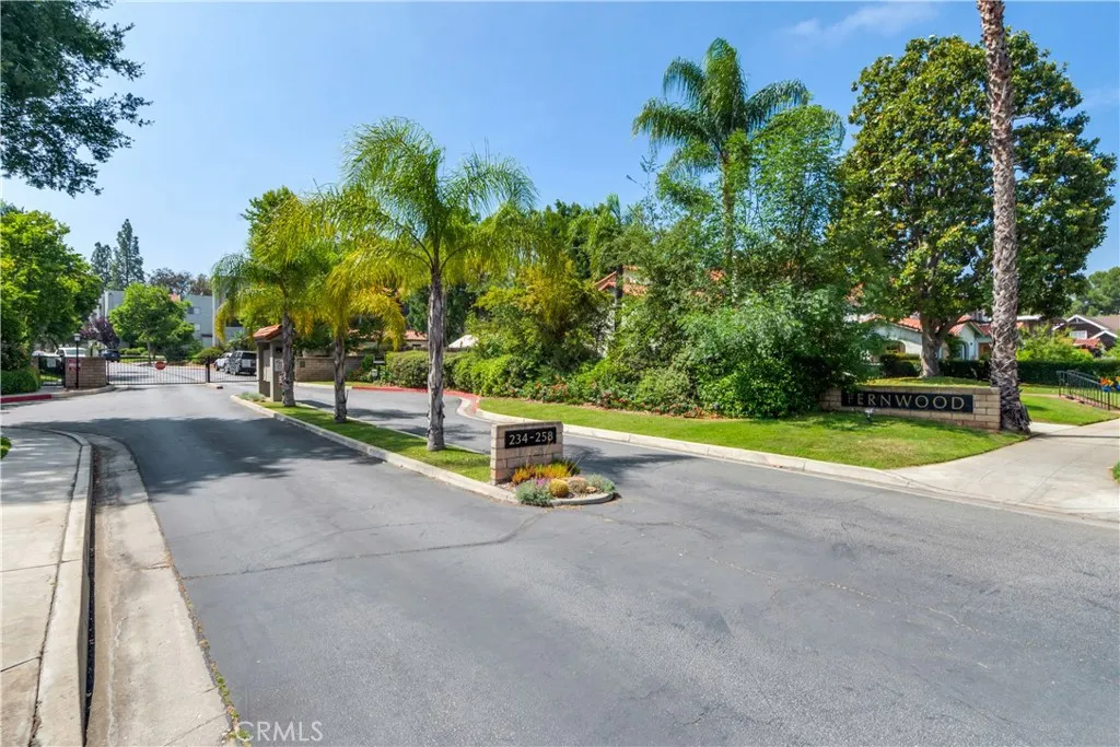 Additional image 46 of 242 E Fern Ave, Redlands, CA 92373
