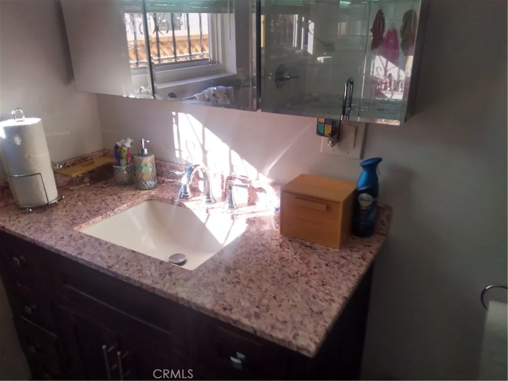 Additional image 23 of 2035 W 71st St, Los Angeles, CA 90047