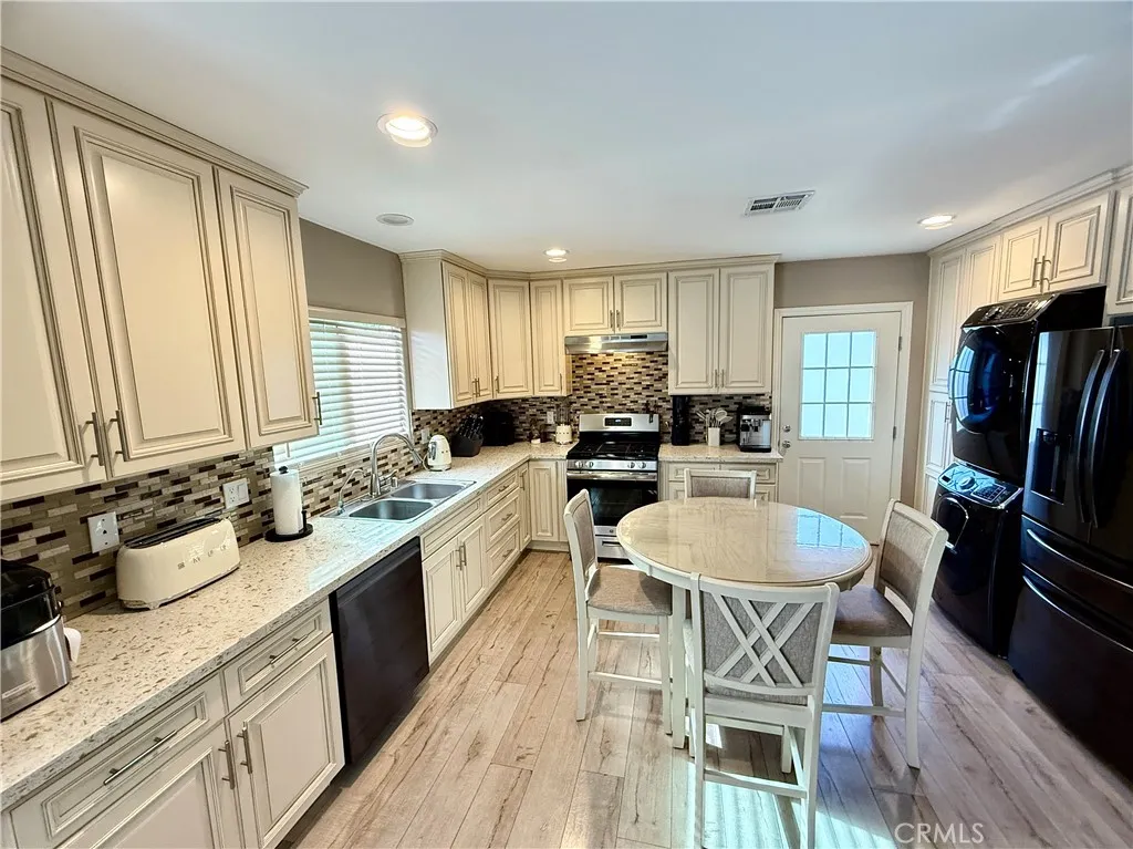 Additional image 7 of 6715 Cedros Avenue, Van Nuys, CA 91405