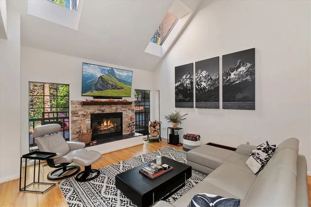 Additional image 6 of 27162 Peninsula Drive, Lake Arrowhead, CA 92352