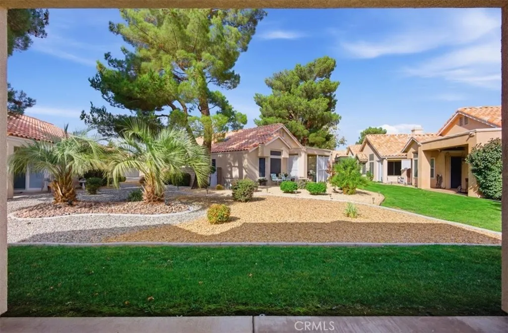 19146 Oak St, Apple Valley, CA 92308