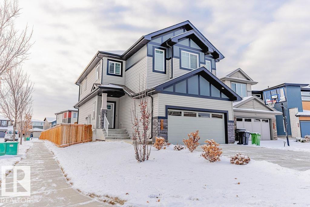 704 CONROY CT SW|Edmonton, Alberta T6W4H5