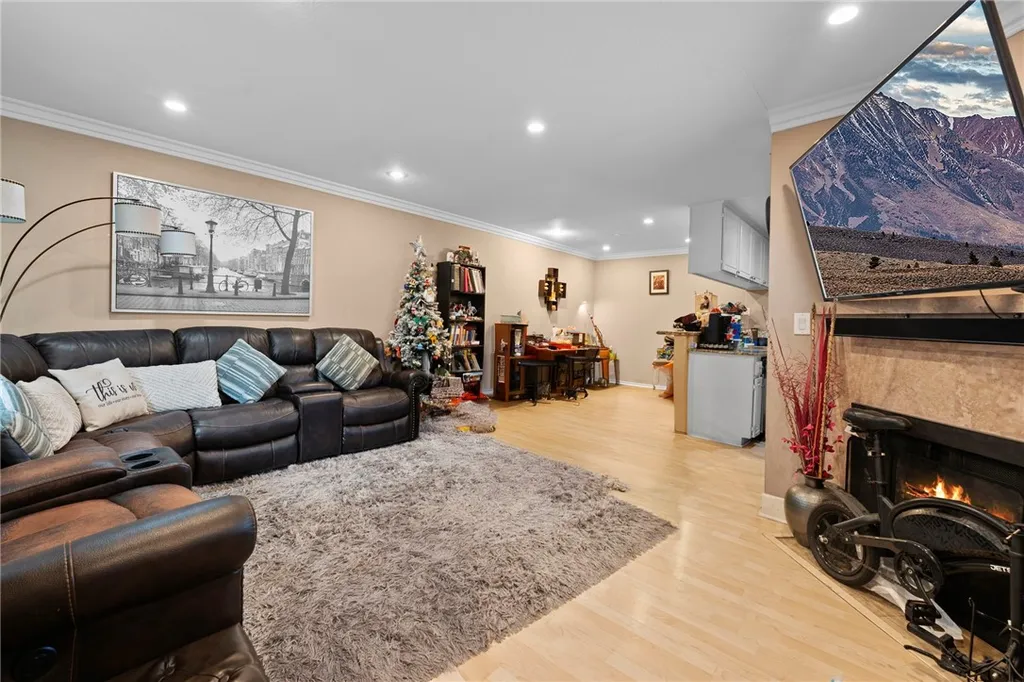 Additional image 3 of 7035 Woodley Unit 205, Van Nuys, CA 91406