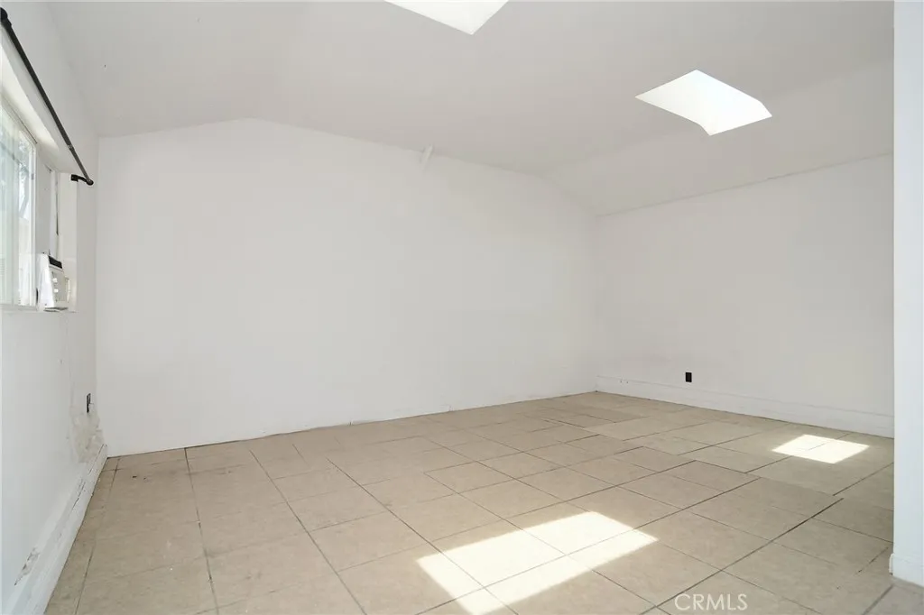 Additional image 48 of 19324 Victory Boulevard, Reseda, CA 91335