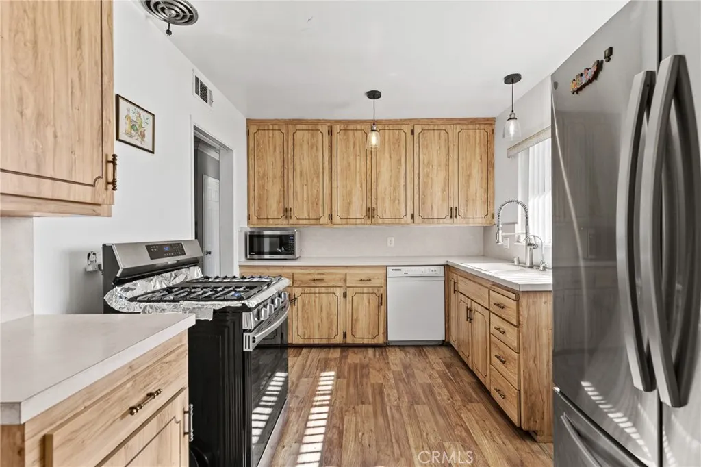 Additional image 4 of 340 E Shamrock St, Rialto, CA 92376