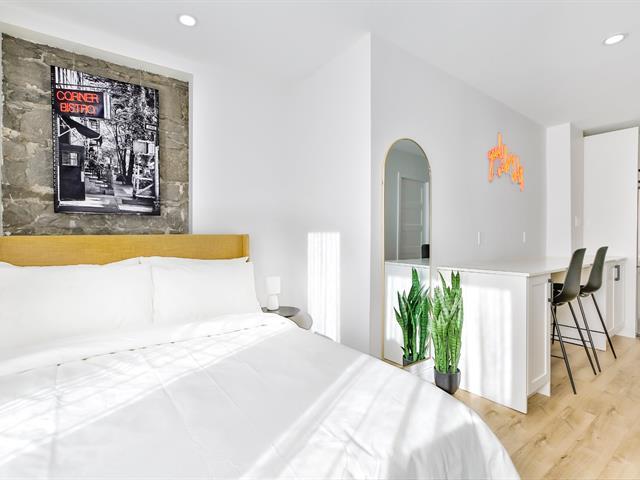 5127A Boul. St-Laurent|Montréal (Le Plateau-Mont-Royal), Quebec H2T1R9