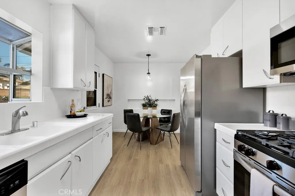 Additional image 7 of 17452 Cantlay Street, Lake Balboa, CA 91406