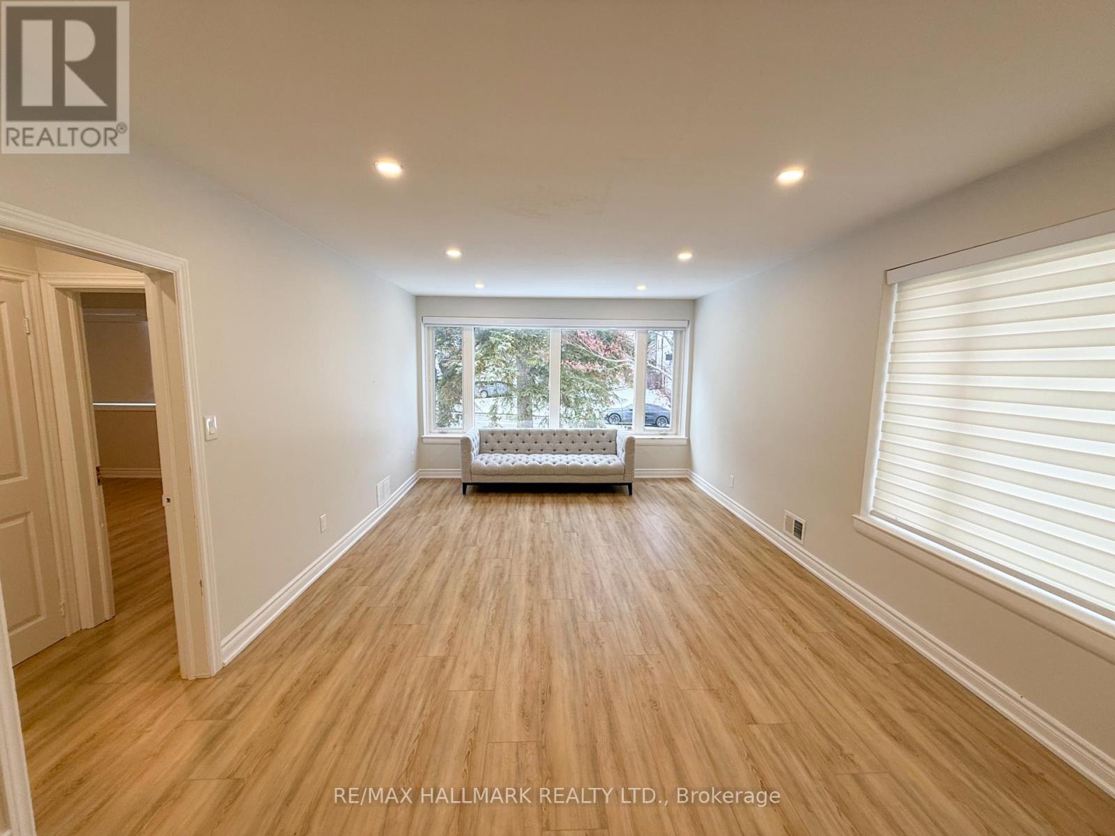 MAIN - 82 NORDEN CRESCENT|Toronto (Banbury-Don Mills), Ontario M3B1B6