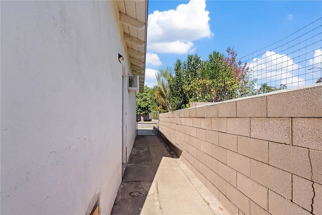 Additional image 32 of 255 W Valencia St, Rialto, CA 92376