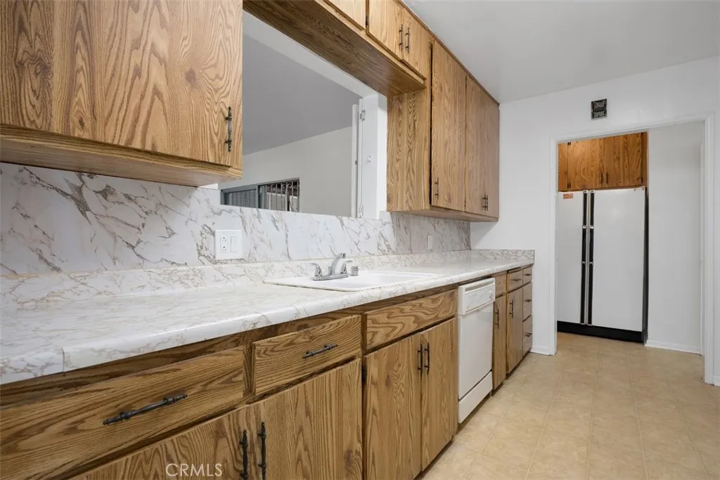 Additional image 14 of 916 S Caswell Ave, Compton, CA 90220