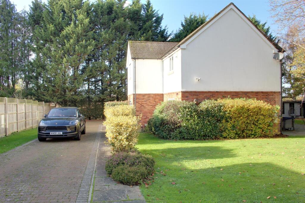 Additional image 12 of Peplins Way, Brookmans Park