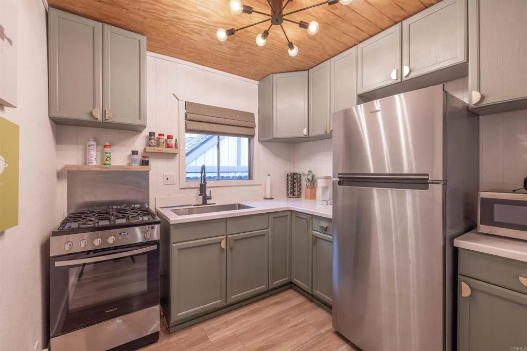 Additional image 9 of 271 Leonard Ln, Sugarloaf, CA 92386