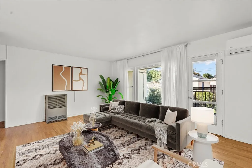 Additional image 4 of 16731 Victory Boulevard, Van Nuys, CA 91406