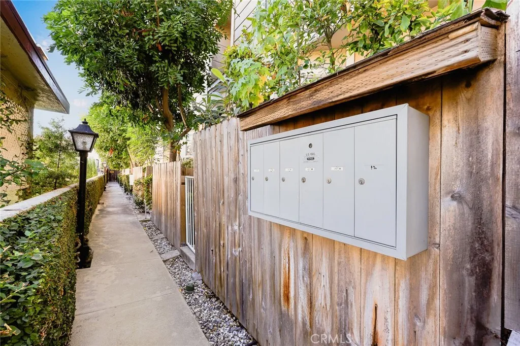 Additional image 27 of 154 N Meridith Avenue Unit 8, Pasadena, CA 91106