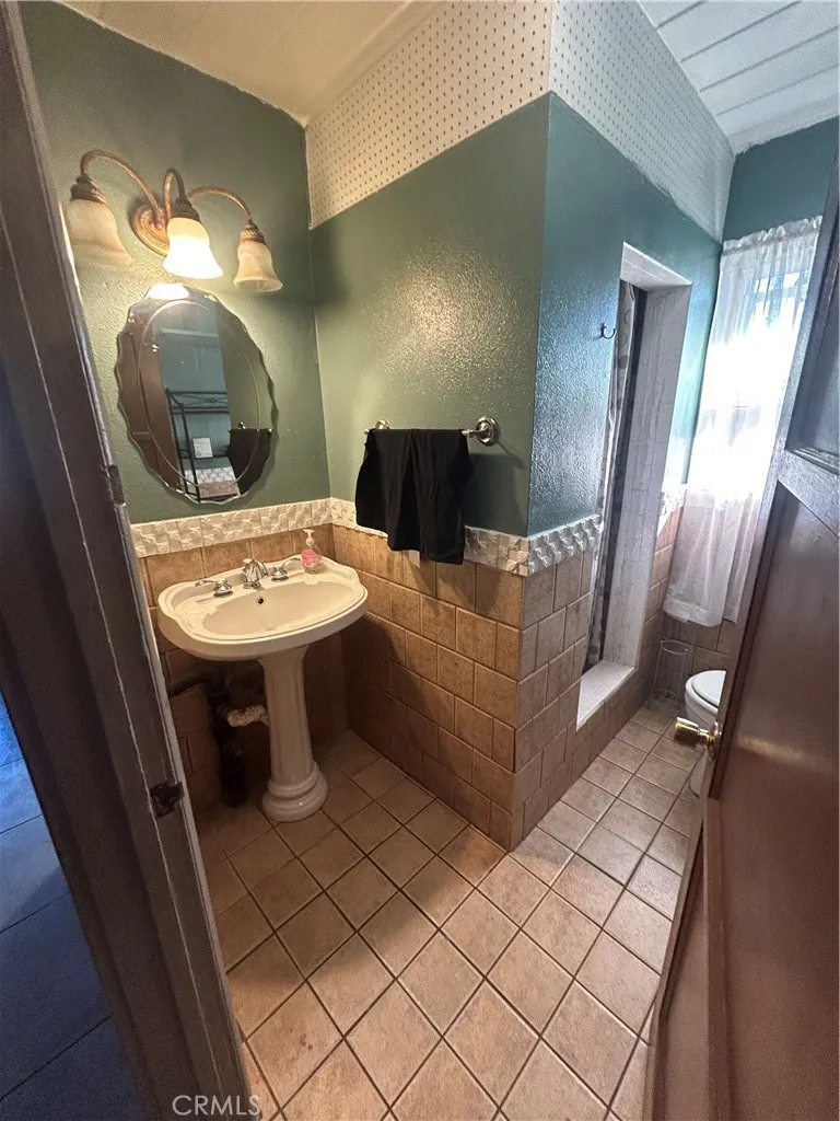 Additional image 71 of 467 W G Street, Colton, CA 92324